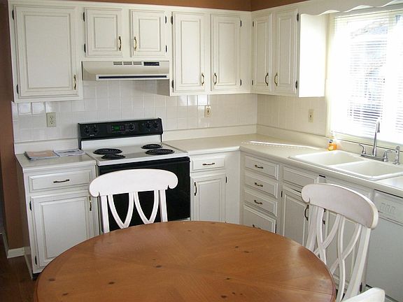 3rd image of 118 Cherrybrook Dr