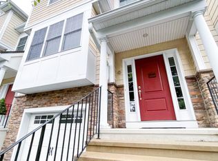 104 Woodland Hills Dr, Trumbull, CT 06611