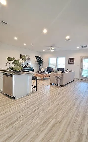 1015 Starcross Bend Dr — Photo 8