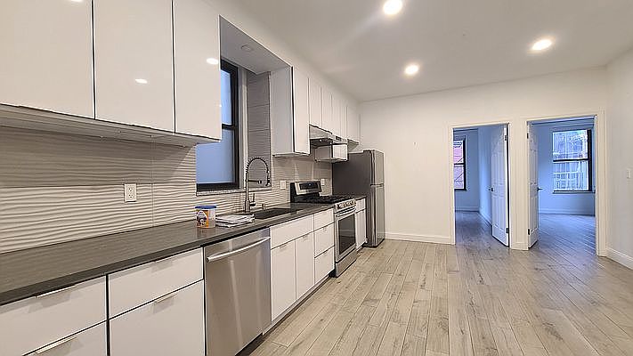 2nd image of 117 Hester St #3