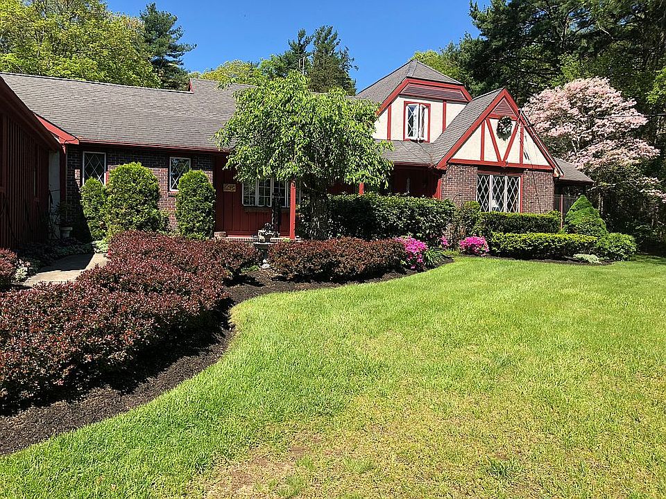 2nd image of 6 Assawompsett Ct