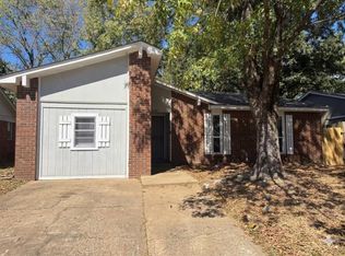 5688 Winter Tree Dr, Memphis, TN 38115