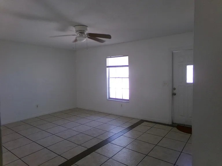 1380 SE Buckingham Ter — Photo 4