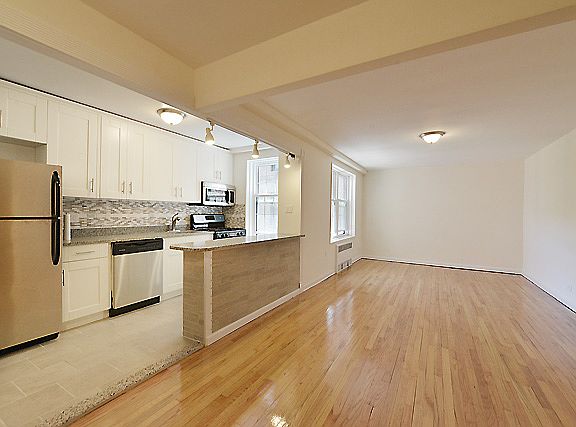 3rd image of 140-35 Burden Cres APT 408