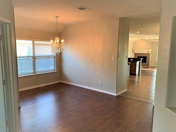 4th image of 800 Golden Bear Ln