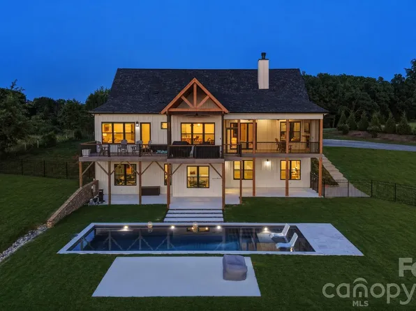 2322 Moss Farm Rd, Hickory, NC 28602