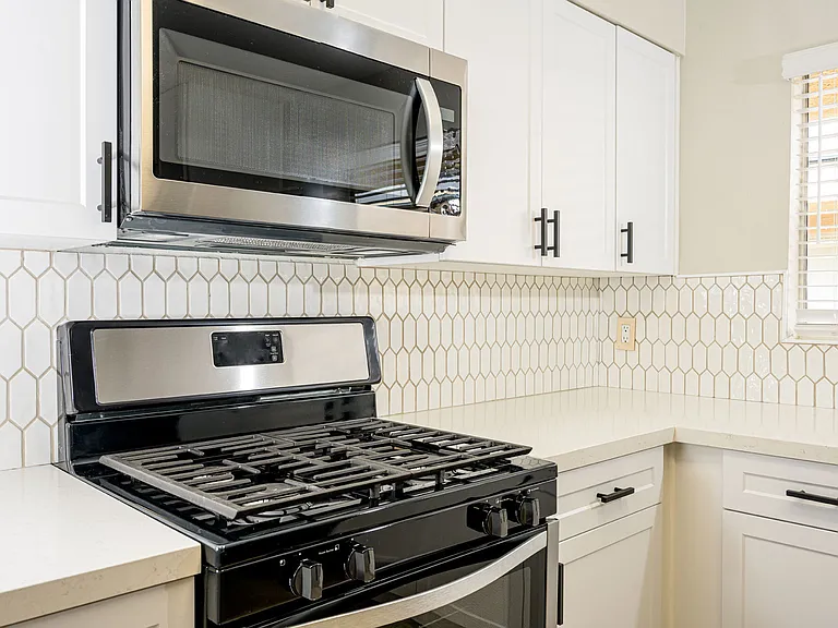 535 N Hobart Blvd — Photo 15