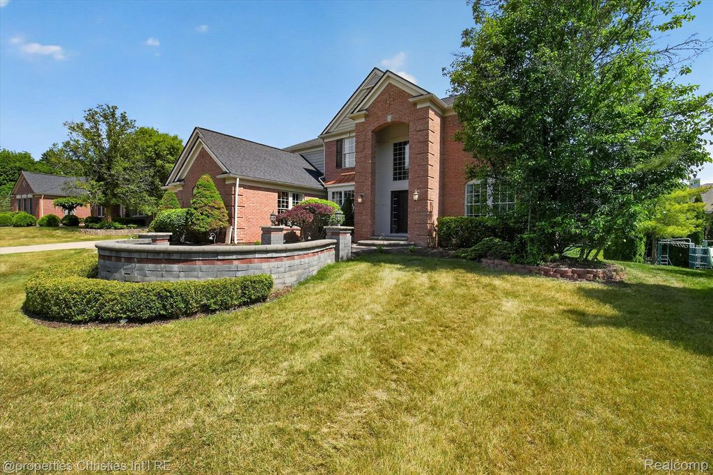 45094 Oak Forest Dr, Northville, MI - View 4