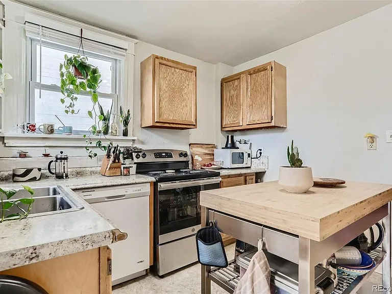441 N Emerson St — Photo 11