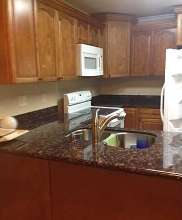 4th image of 4701 Congress Dr