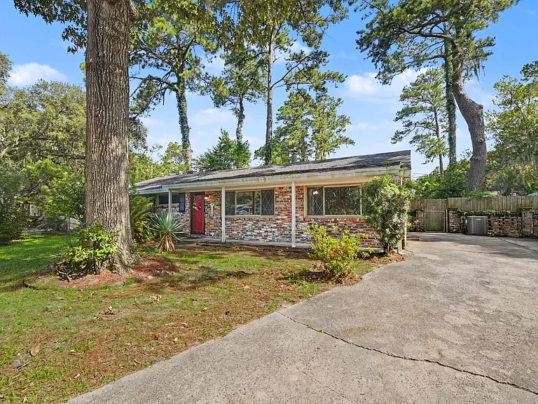18 Silverstone Cir — Photo 3