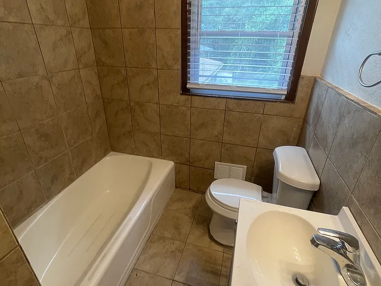256 Oakcliff Ct NW — Photo 9