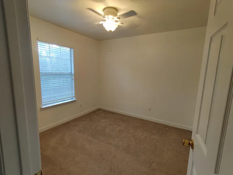 101 Yewleaf Dr — Photo 9