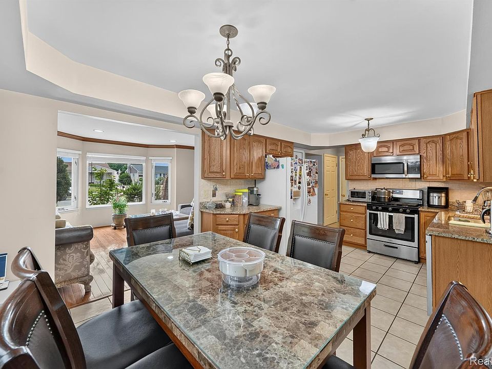 39062 Hyland Dr, photo 12