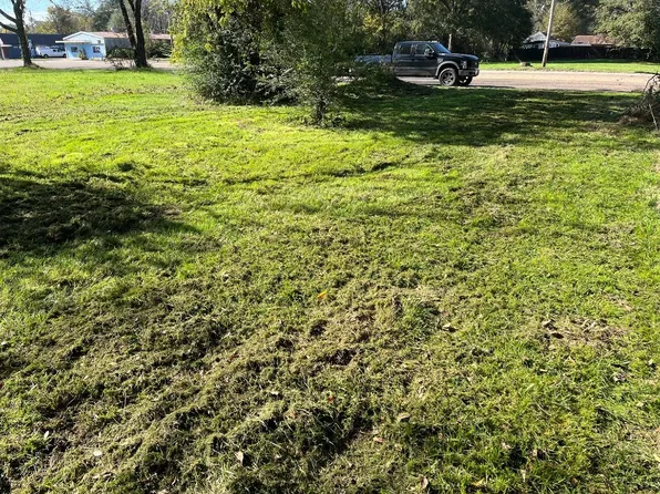 1301 S Lake Dr, Texarkana, TX 75501