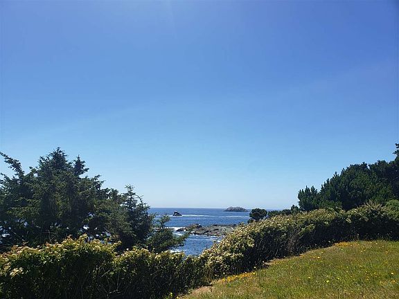 4th image of 1075 Pebble Beach Dr