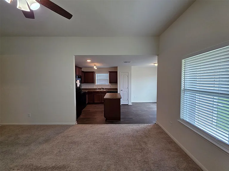 723 Crystal Lakes Dr — Photo 8