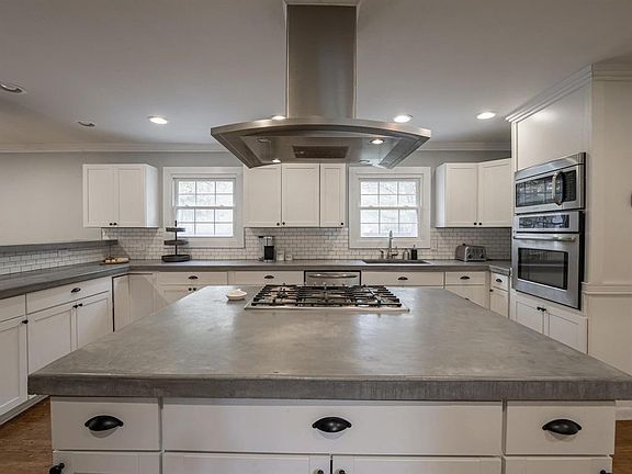 4th image of 1110 Kings Ct