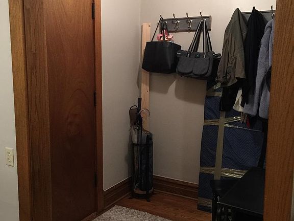 3rd image of 3932 N Southport Ave #1F