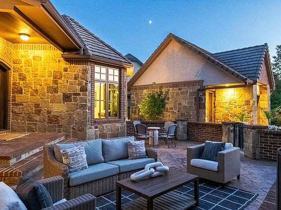 4th image of 10806 E Glengate Cir