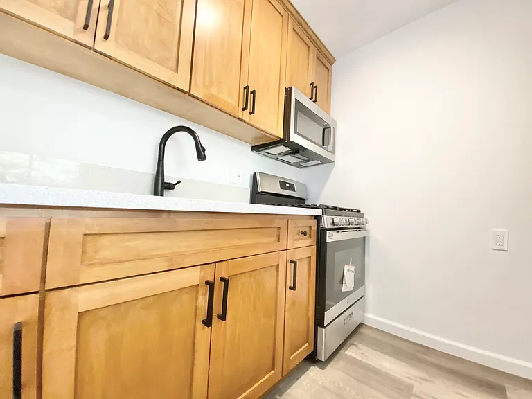 1240 S Bronson Ave #9 — Photo 3