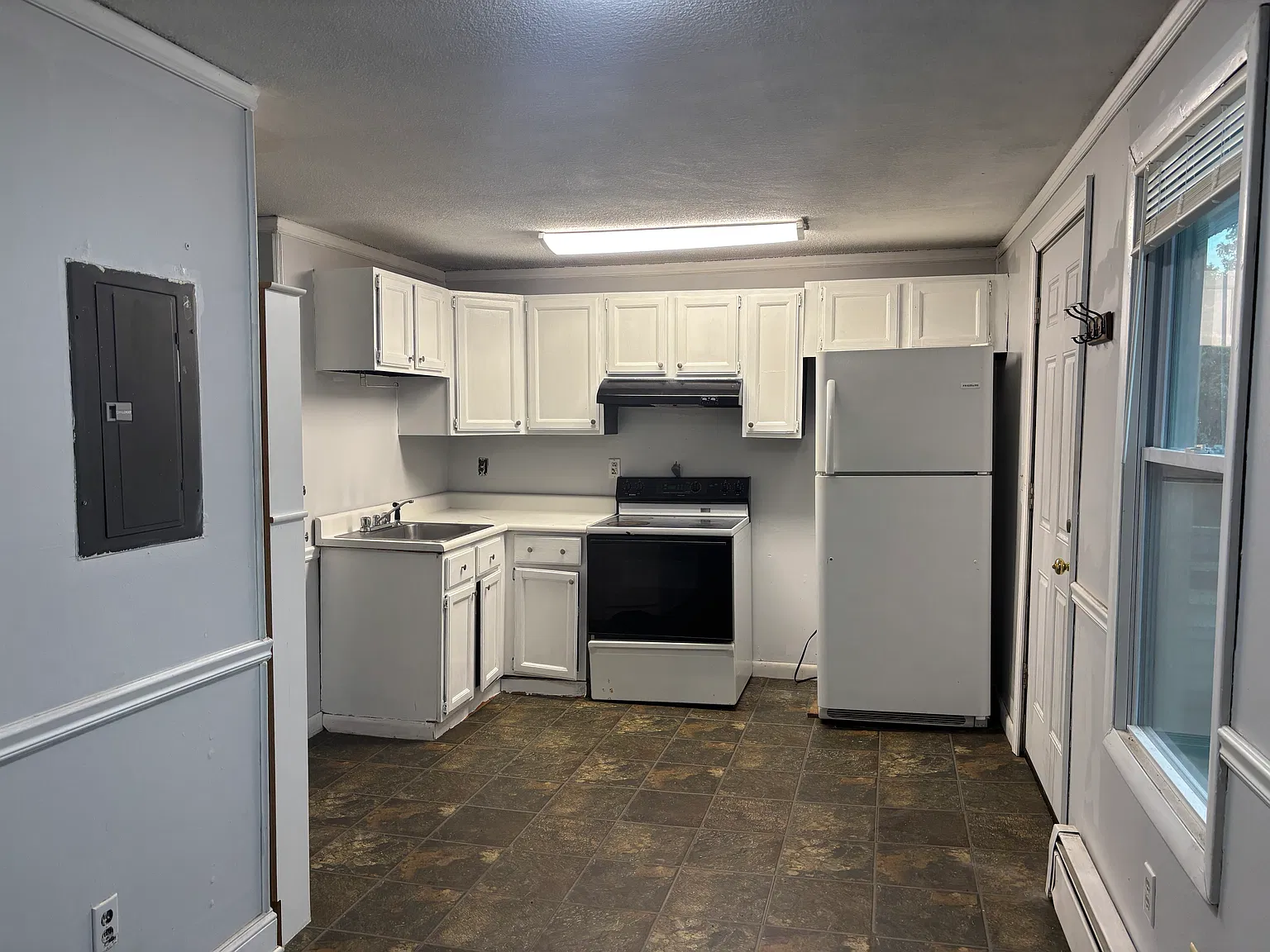 35 Wood Avenue — Photo 2