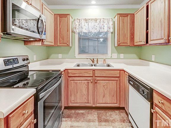 4th image of 145 Rollingwood Dr