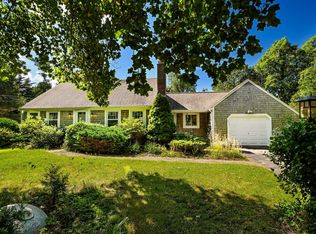 34 Bob White Ln, Falmouth, MA 02540