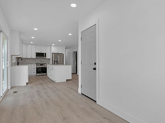 3rd image of 6838 Longmeadow Ln