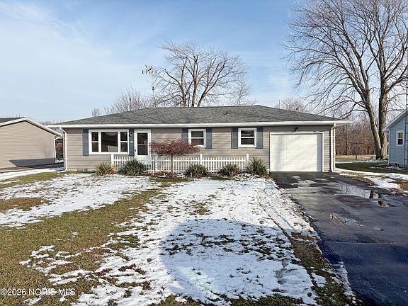 3rd image of 520 Eastview Dr