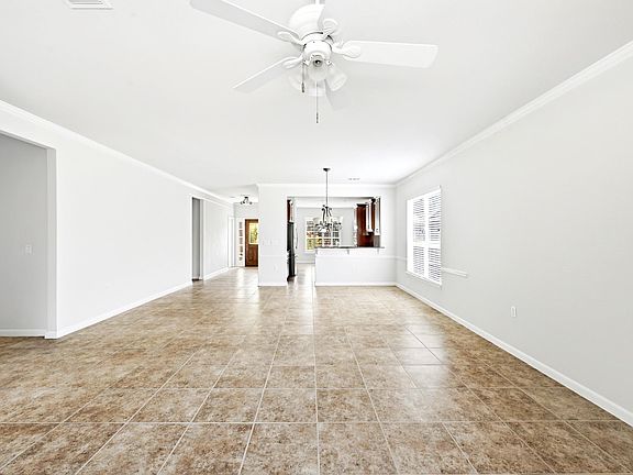 4th image of 321 Fieldstone Dr