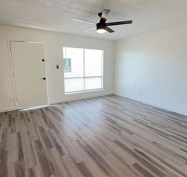 Park West Apartments — Photo 32
