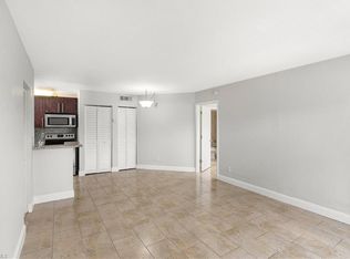 194 Santa Clara Dr APT 5, Naples, FL 34104