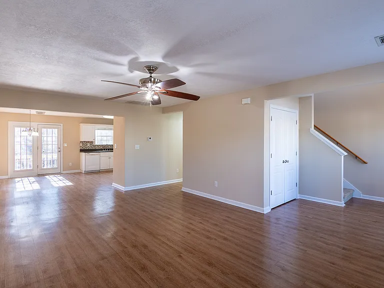 700 Keyes Dr — Photo 7