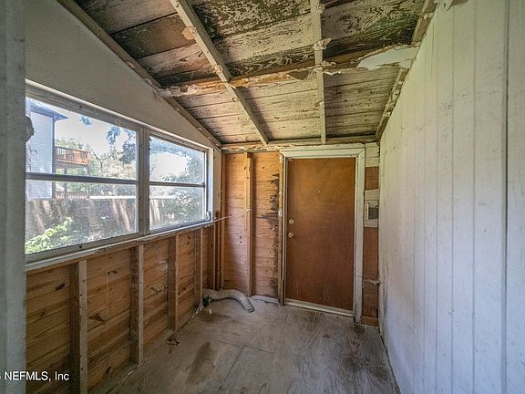 3rd image of 141 E 5TH Street