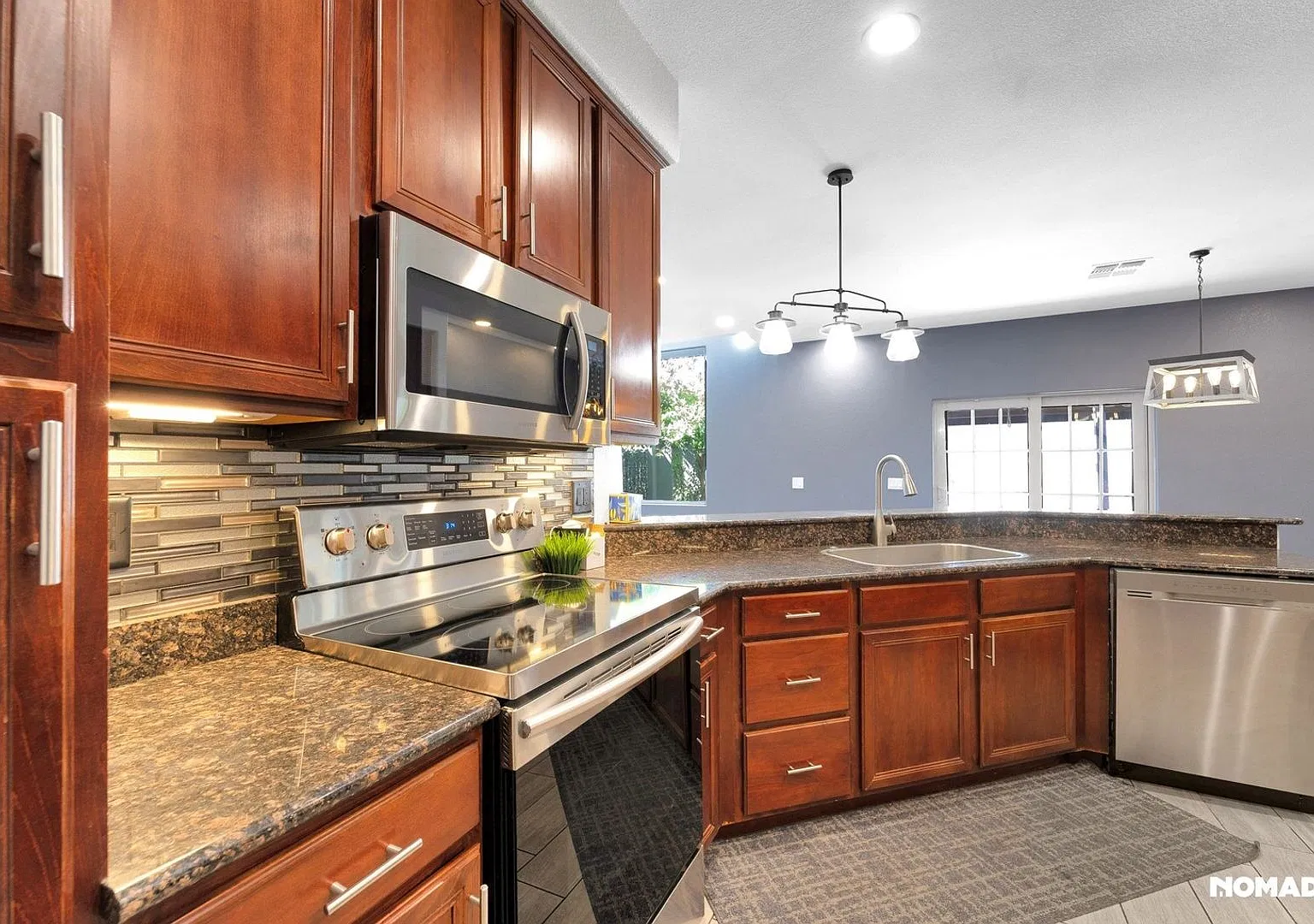 Charming 2BR Townhome in Phoenix — Photo 3