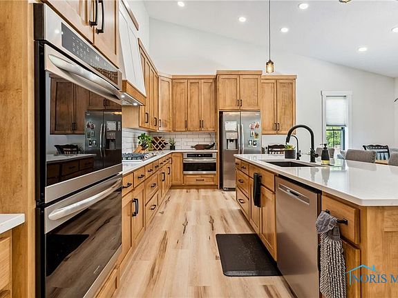 4th image of 890 Deer Trail Ct