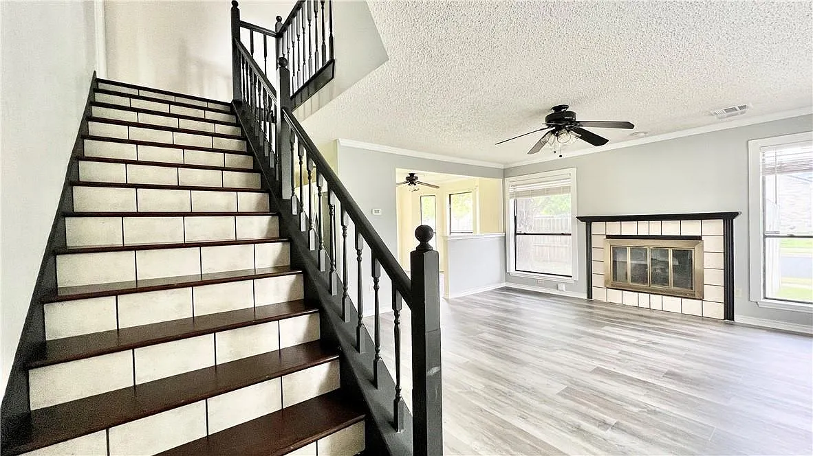 3 bed, 2.5 bath, 1510 sqft, $1,900 — Photo 4
