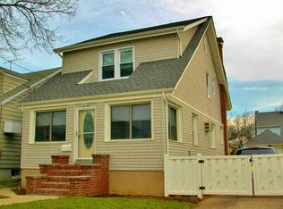 81 King St, Floral Park, NY 11001