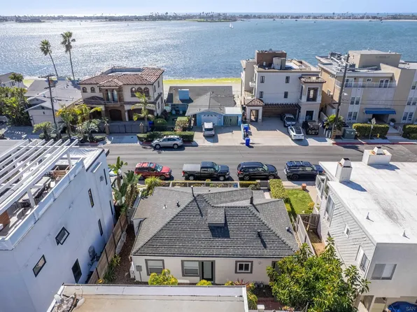 3721-25 Riviera Dr, San Diego, CA 92109