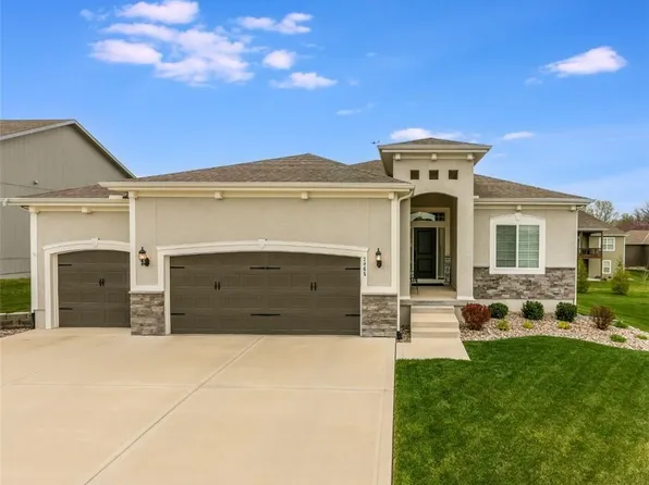 7465 NW Chambers St, Parkville, MO 64152