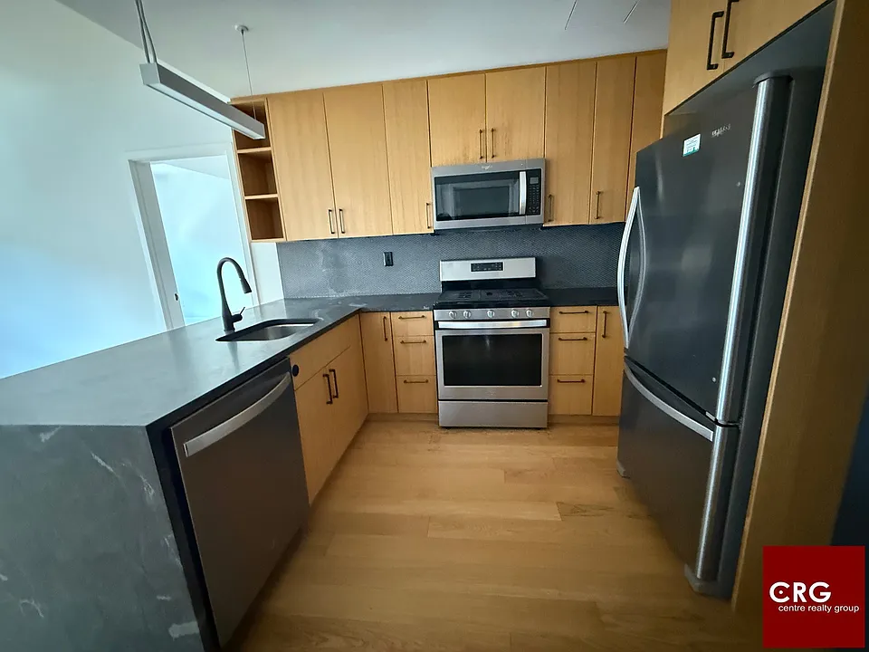 83-84 Gardner St #306L
