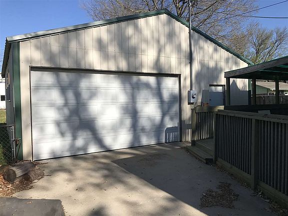 4th image of 216 N 4th St