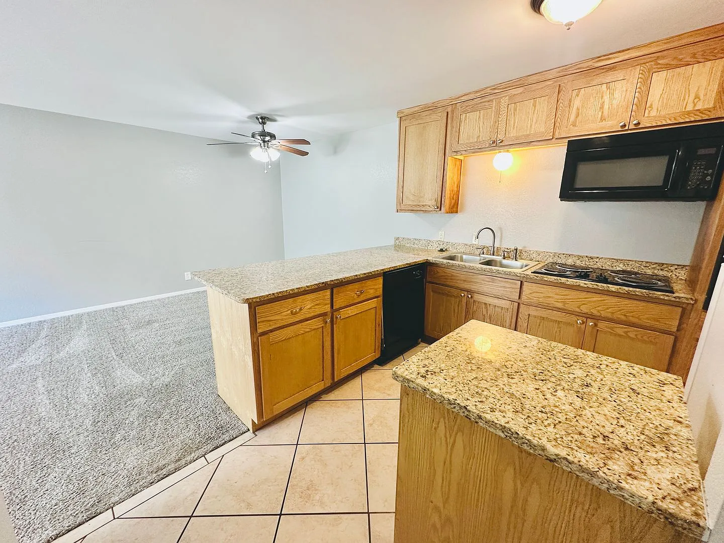 Fabulous landmark Downtown Austin property! Great downtown neighborhood! — Photo 3