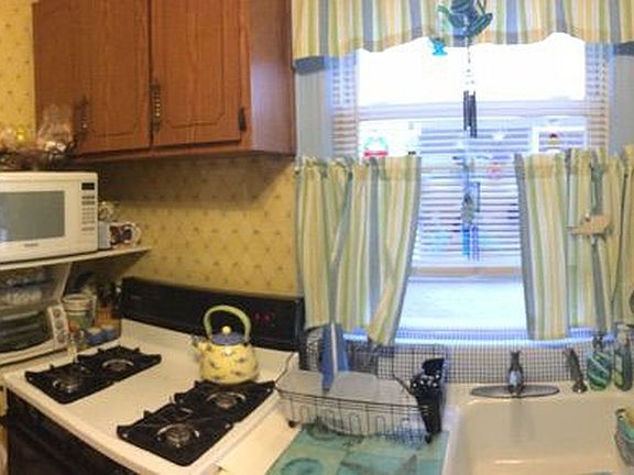 5th image of 8202 14th Ave #1