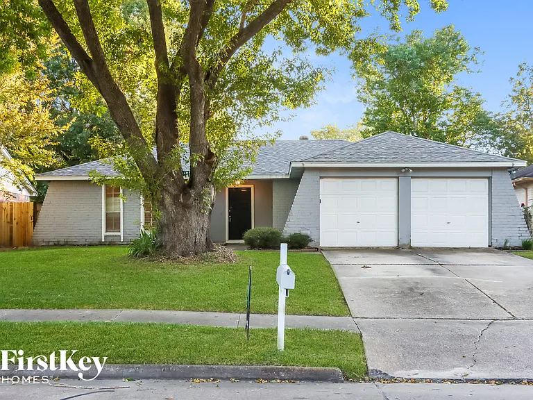 16310 Forest Bend Ave — Photo 1
