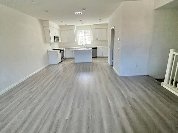 4th image of 12164 Meridian Dr