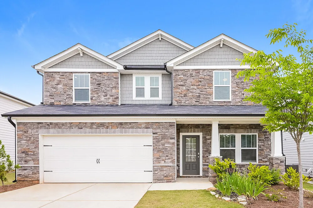 4 bed, 2.5 bath, 2479 sqft, $2,425 — Photo 1