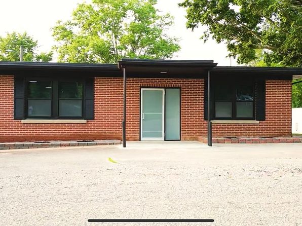 718 E 4th St
