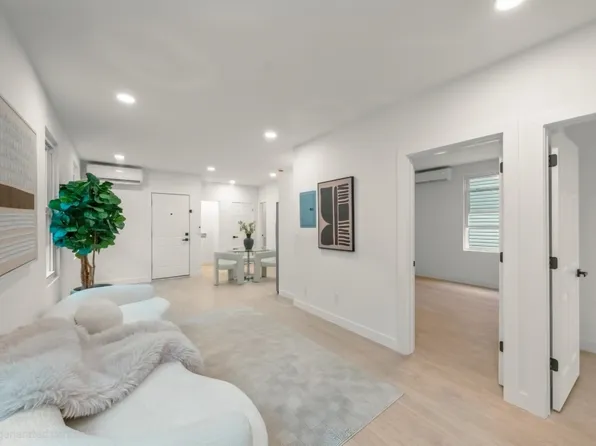 336a Danforth Avenue image 2 of 27